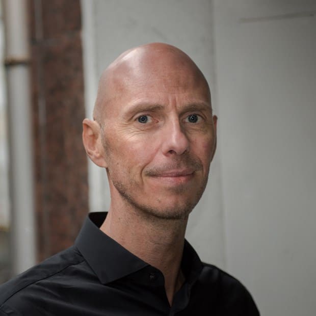 Dag Ø. Nordanger, psykologspesialist. Foto: Jarle Evjen Dag Ø. Nordanger, psykologspesialist. Han er barbert på hodet og har på seg en svart skjorte. Foto: Jarle Evjen
